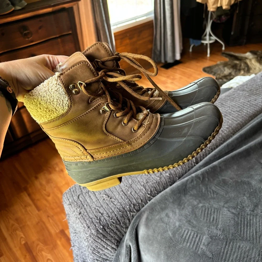 Tommy Hilfiger Women’s Rainah Duck Boots Size 8 - Picture 2 of 14